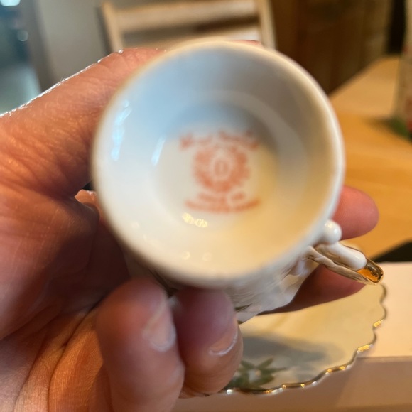 Vintage porcelain demitasse cup and saucer, gold trim handle painted from Japan - Picture 6 of 11